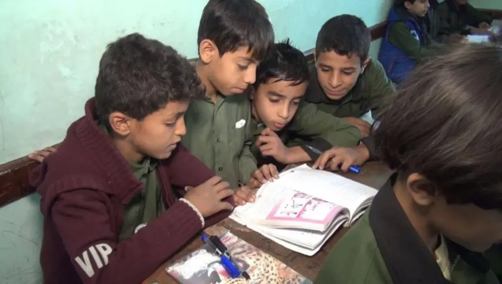 مليشيا الحوثي تفرض تسعيرة جديدة للكتب المدرسية في مناطق سيطرتها